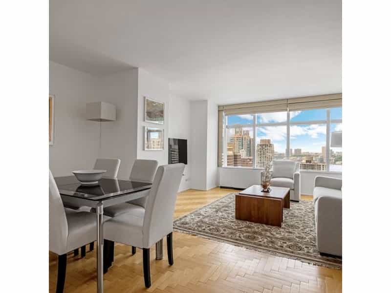 Condominium in Manhattan, New York 11967488