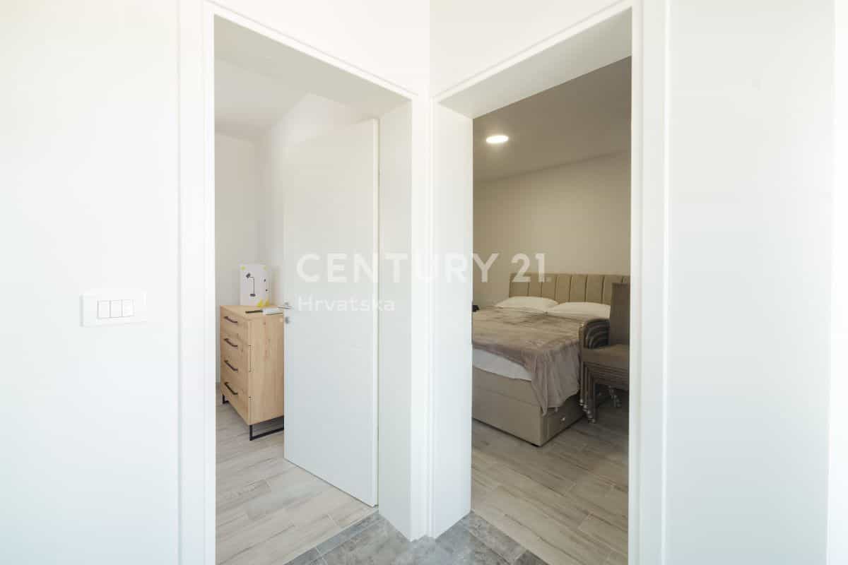 公寓 在 Sveti Filip i Jakov, Zadarska županija 11967491