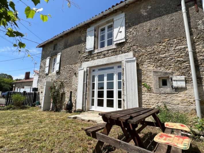 rumah dalam Champagne-Mouton, Nouvelle-Aquitaine 11968293