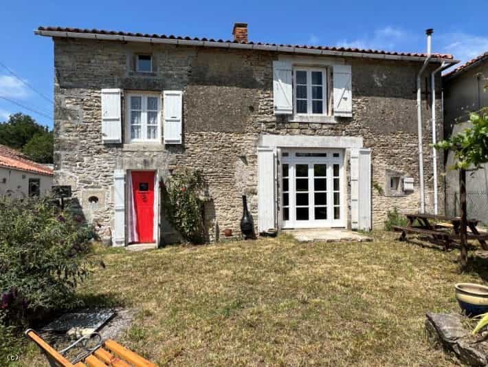 Rumah di Sampanye-Mouton, Nouvelle-Aquitaine 11968293