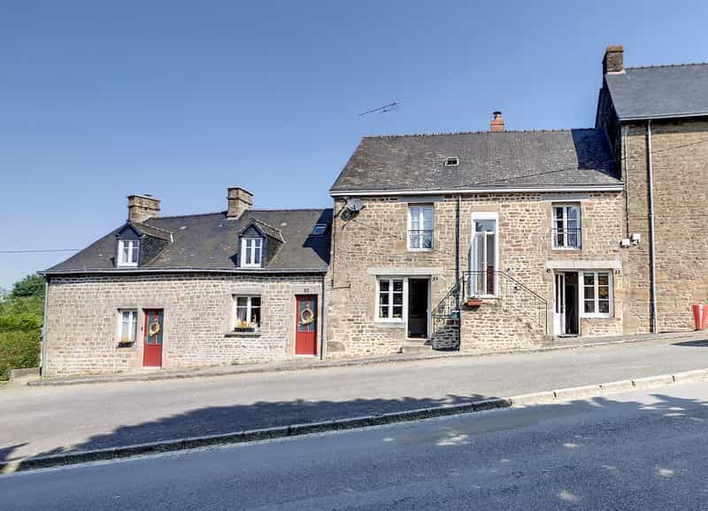 House in Saint-Denis-de-Gastines, Pays de la Loire 11969929