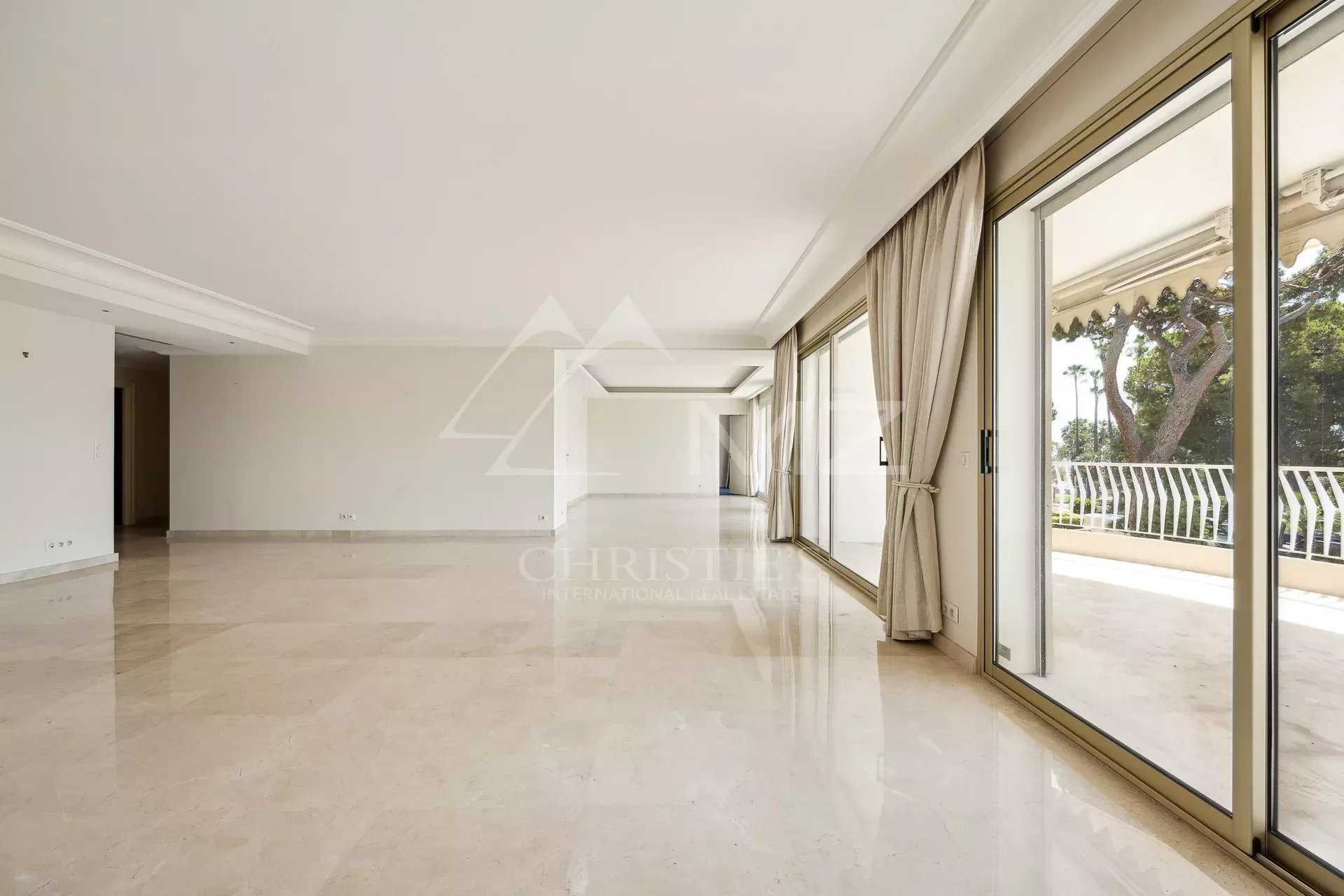 Residential in Cannes, Alpes-Maritimes 11970141