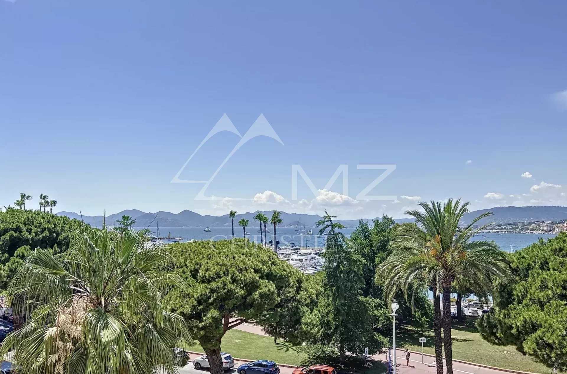 Condominium in Cannes, Alpes-Maritimes 11970142