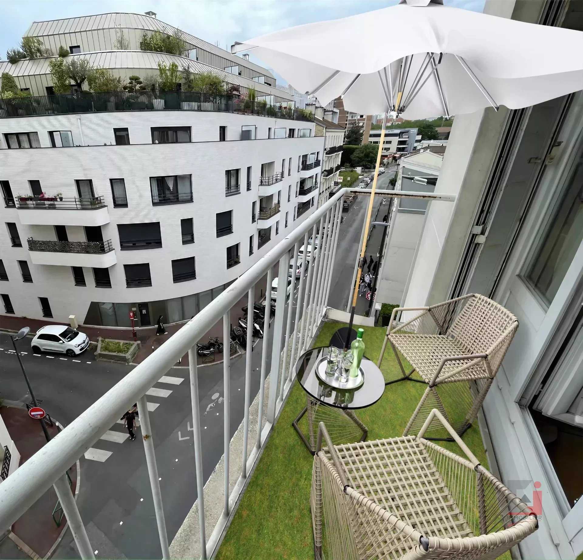 Condominium in Malakoff, Hauts-de-Seine 11970143