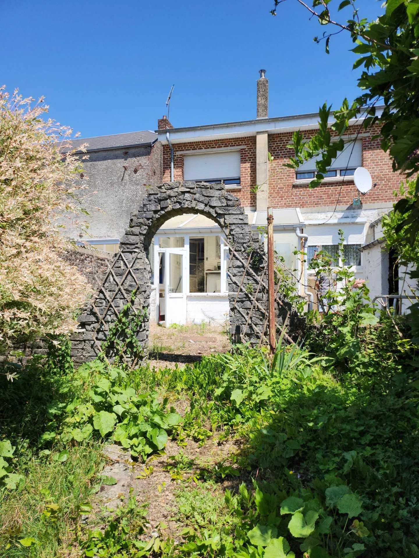 بيت في Trélon, Nord 11970162