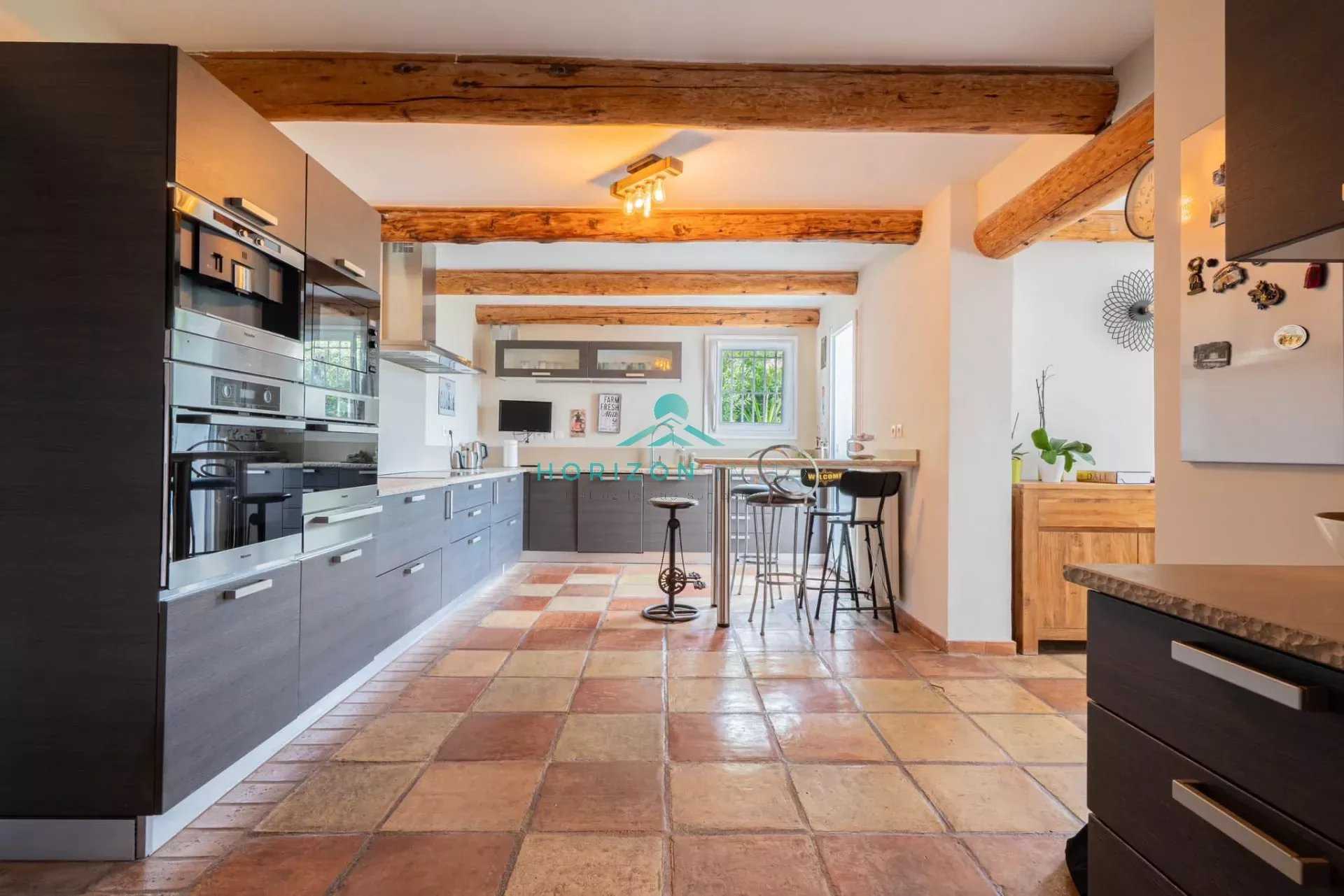 Hus i Saint-Isidore, Provence-Alpes-Cote d'Azur 11970170
