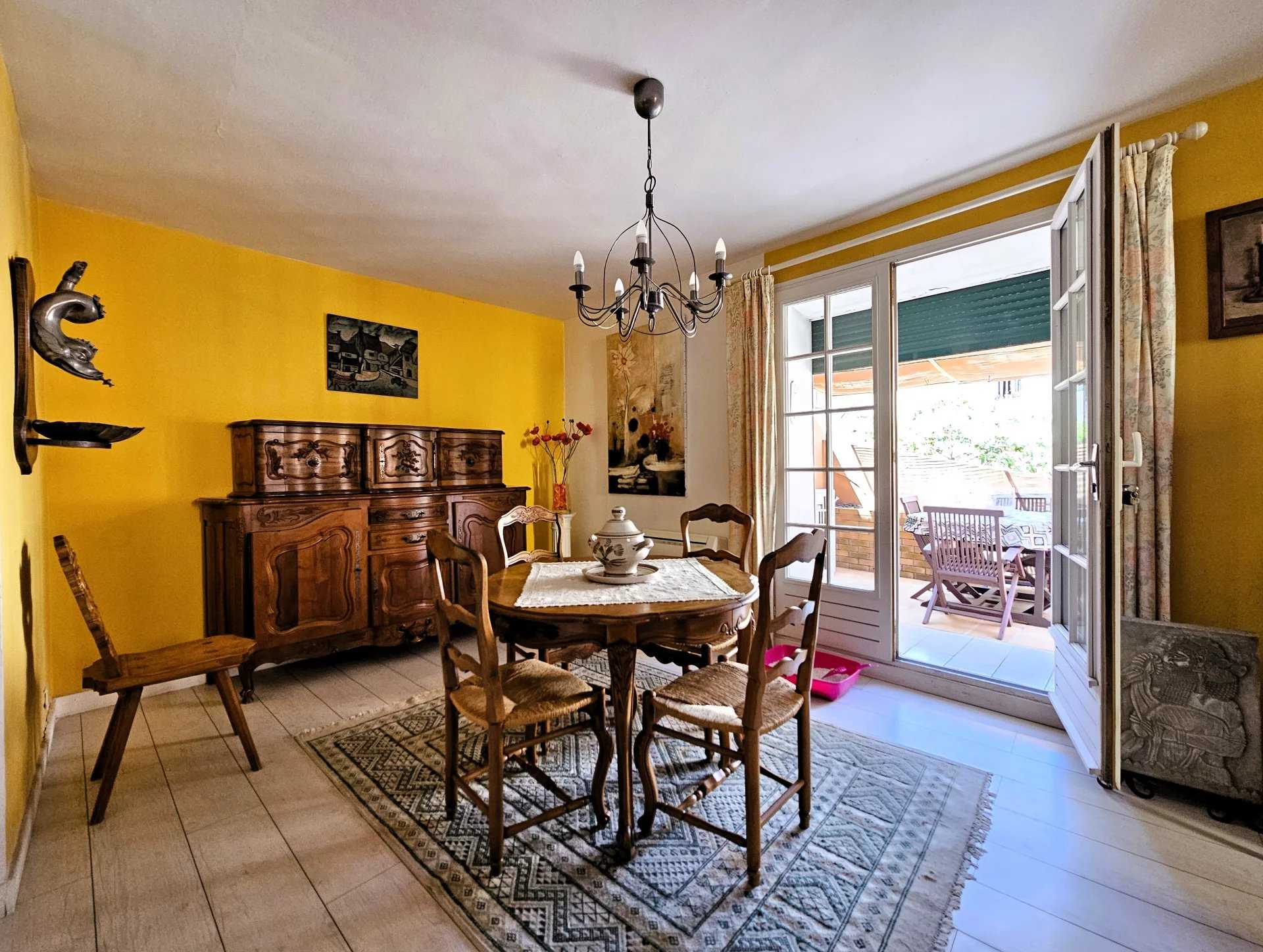Πολλαπλά Σπίτια σε Martigues, Provence-Alpes-Cote d'Azur 11970184