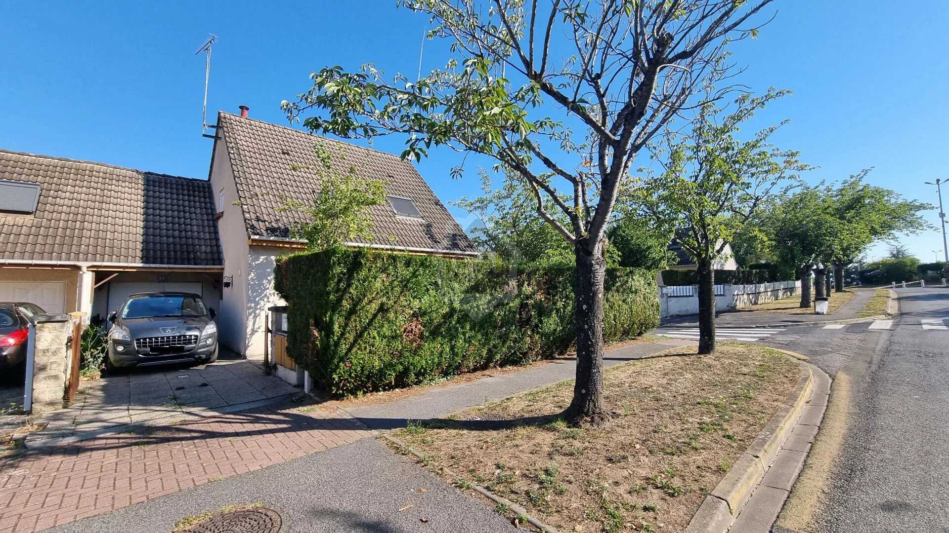 σπίτι σε Crepy-en-Valois, Hauts-de-France 11970197