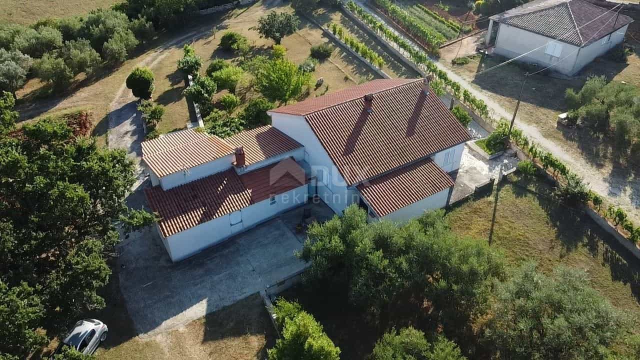 Tierra en Peruški, Istarska županija 11970471