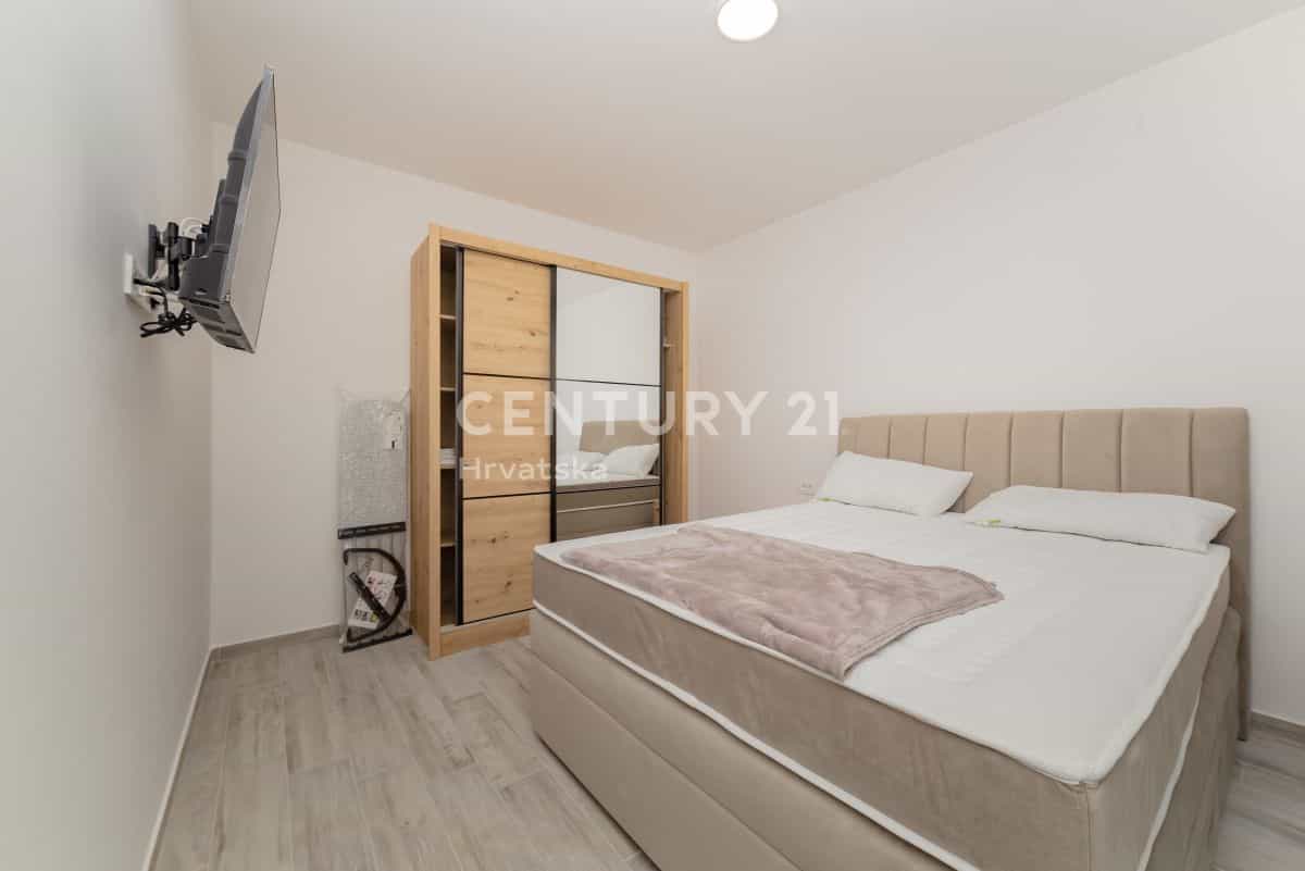 公寓 在 Sveti Filip i Jakov, Zadarska županija 11970480