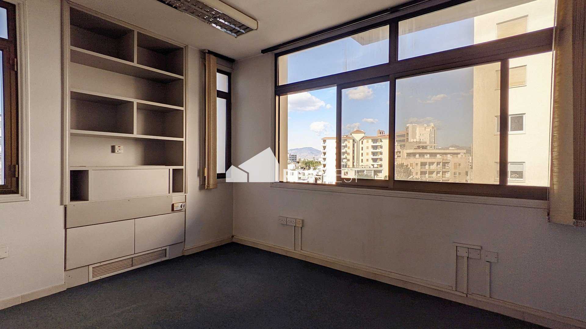Офис в Nicosia, Nicosia 11970562