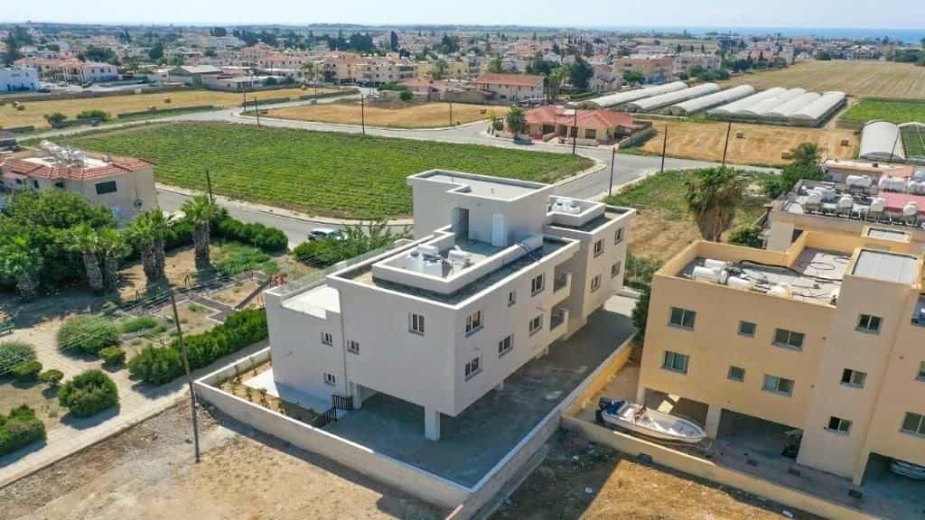 Condominium in Perivolia, Larnaka 11970645