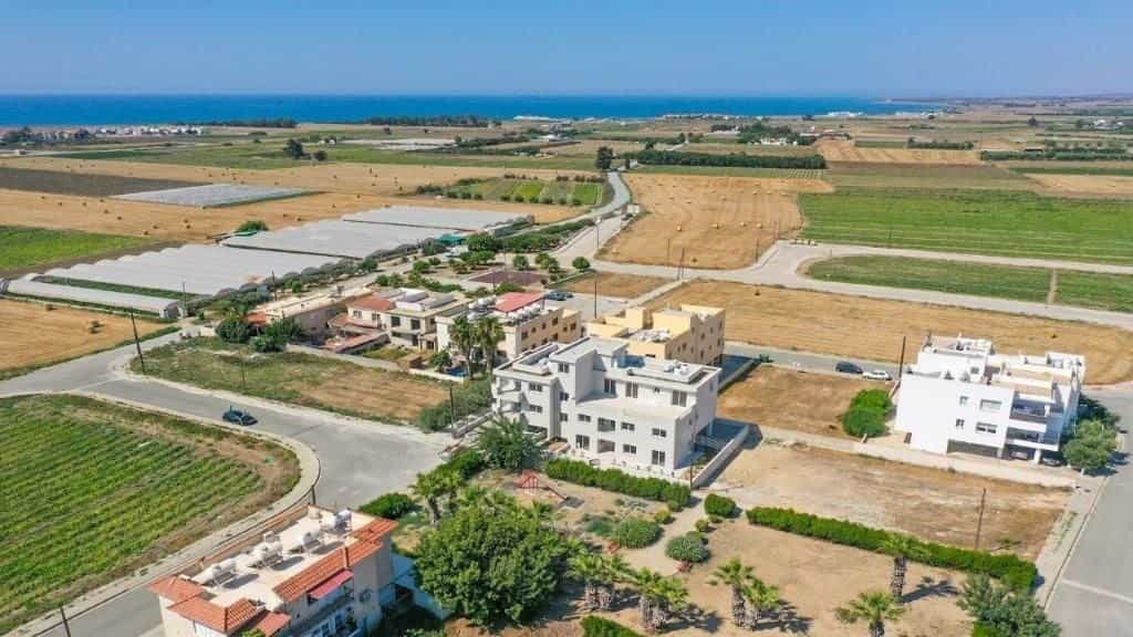 Condominium in Perivolia, Larnaca 11970645