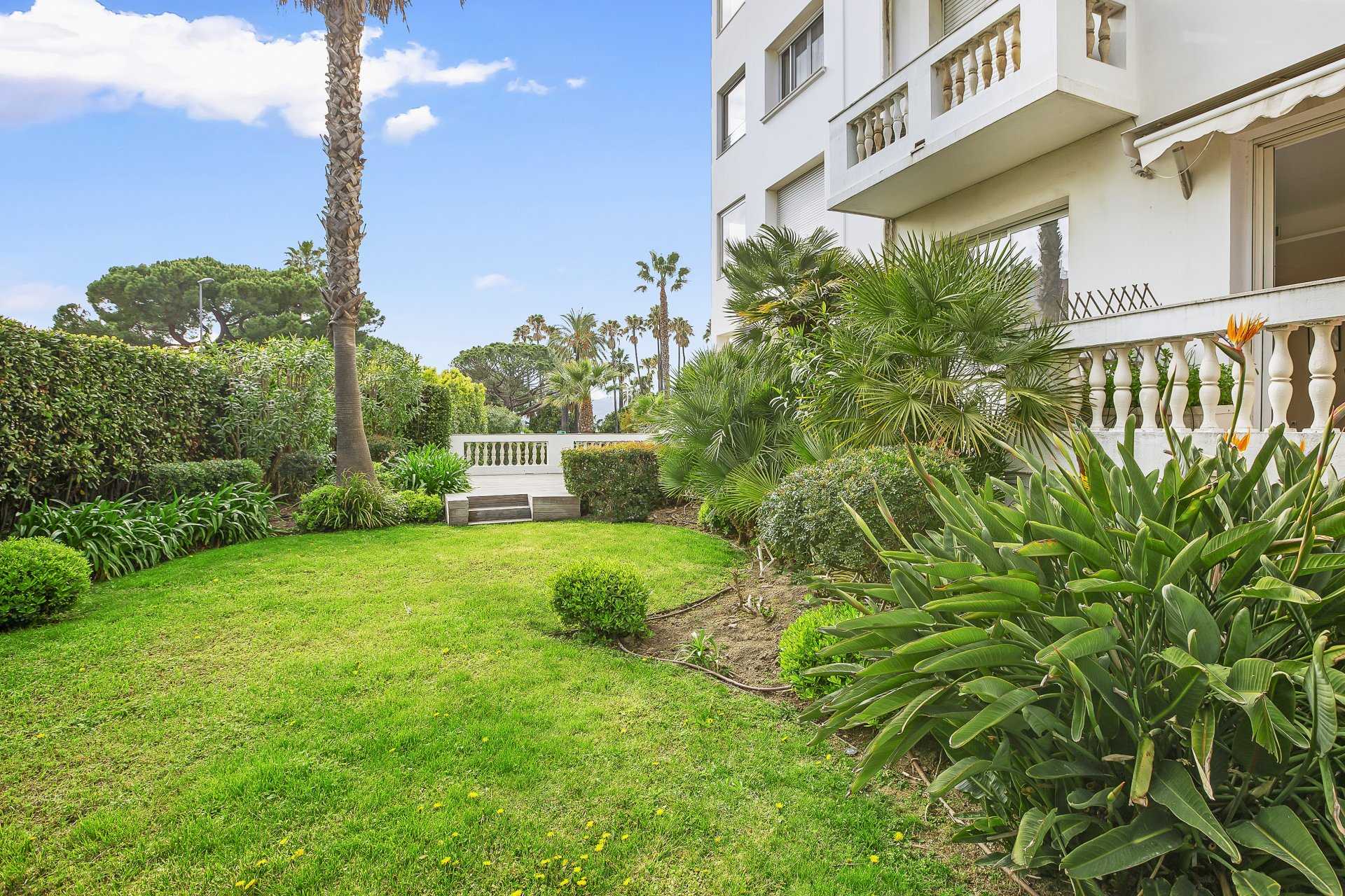 Condominium in Cannes, Provence-Alpes-Cote d'Azur 11971181