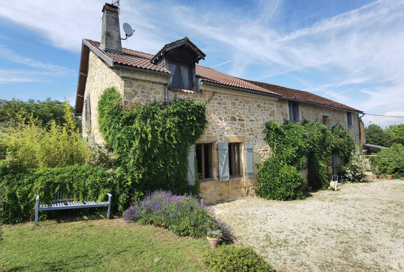 Huis in Thiviers, Nouvelle-Aquitaine 11971235