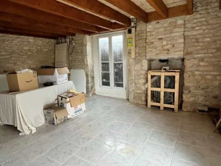 House in Verteuil-sur-Charente, Nouvelle-Aquitaine 11971330