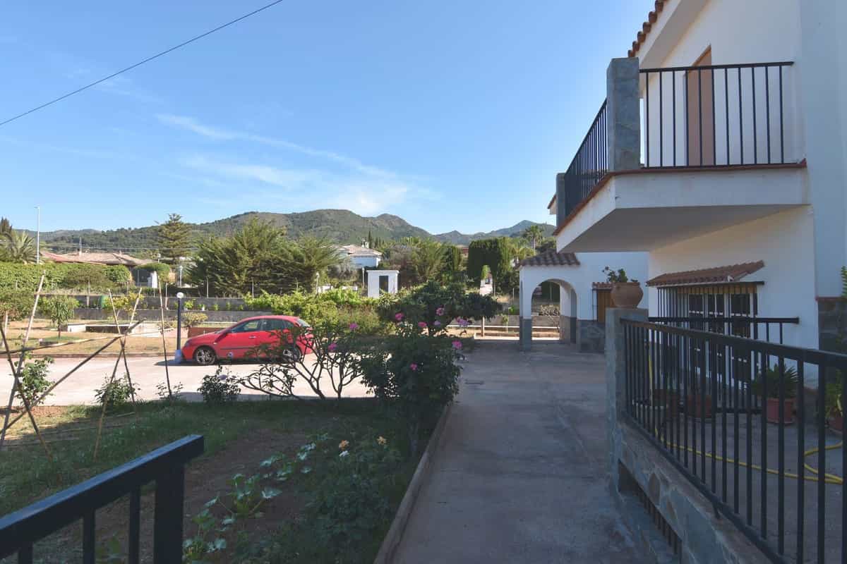 Casa nel Alhaurin de la Torre, Andalusia 11971418