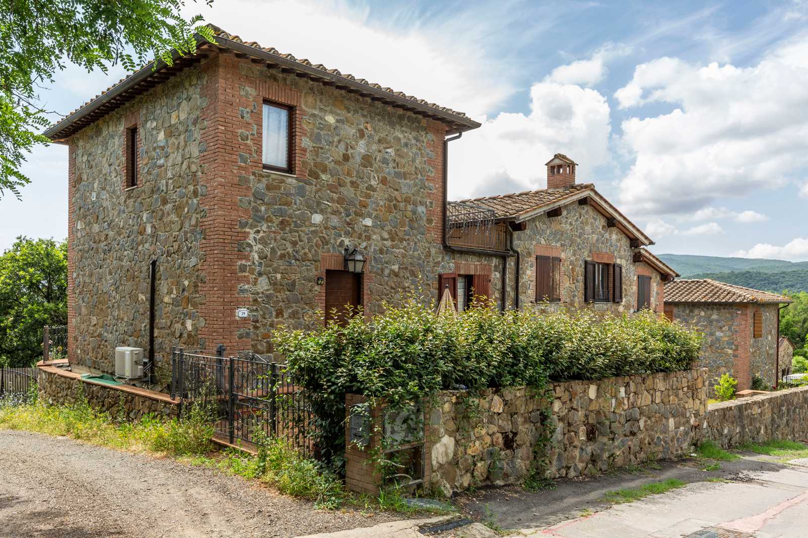 Condominium in Murlo, Tuscany 11971917