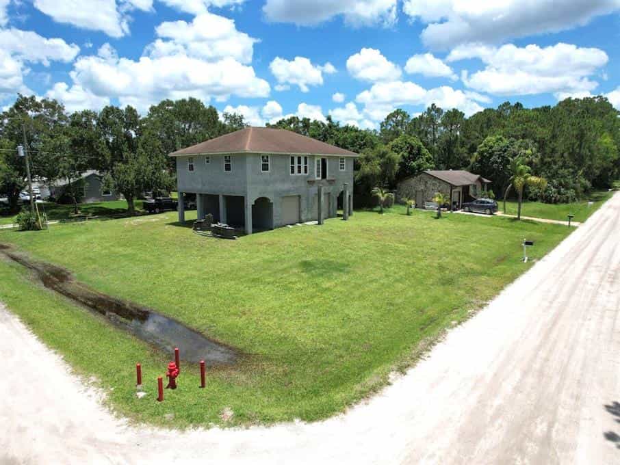 House in Fellsmere, Florida 11973331