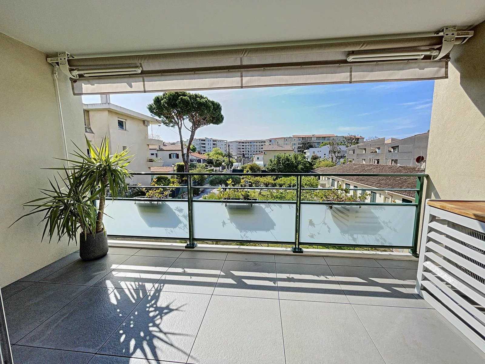 Condominium in Antibes, Provence-Alpes-Cote d'Azur 11973414