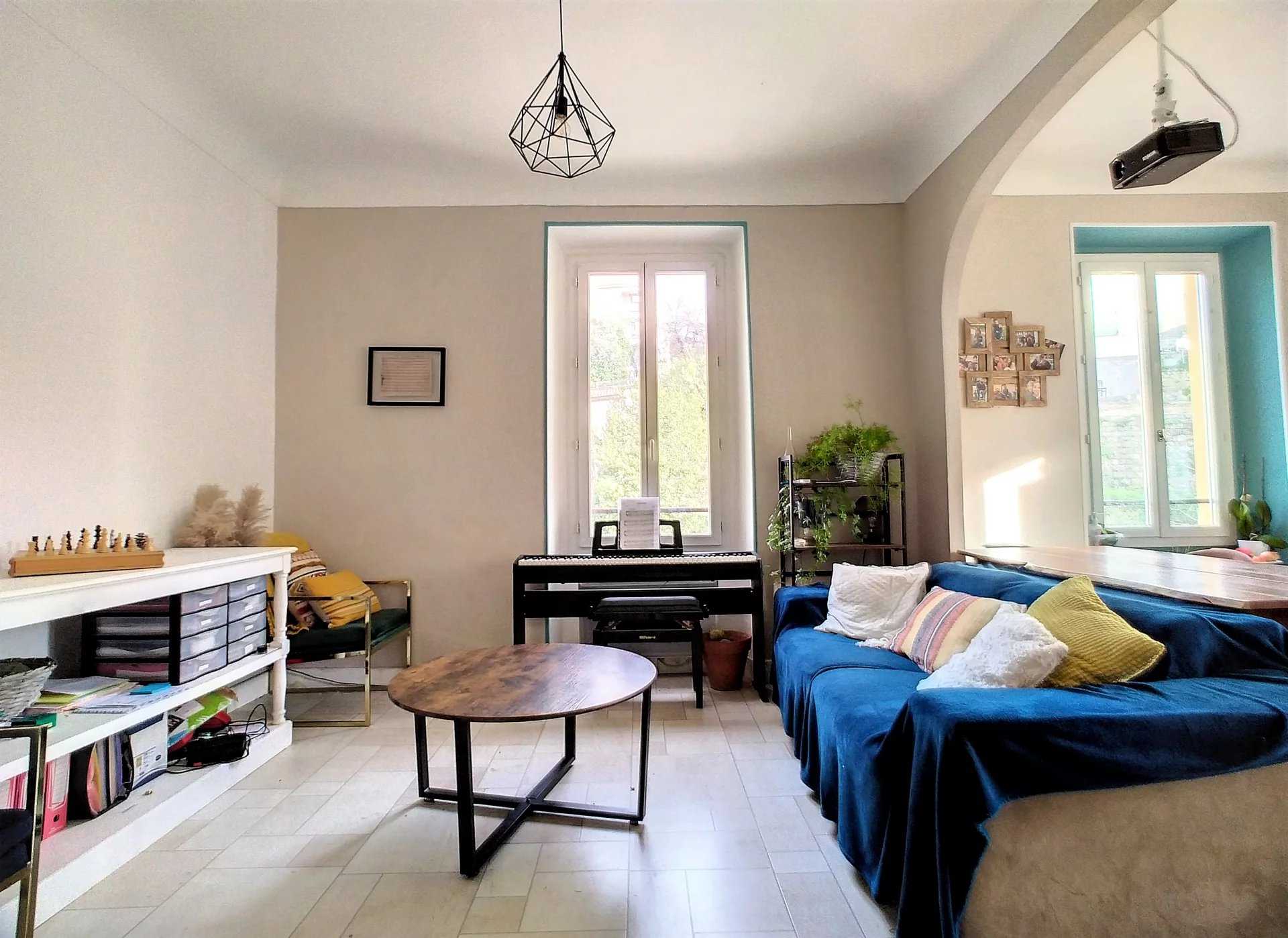 Condominium in Tourrette-Levens, Provence-Alpes-Cote d'Azur 11973437