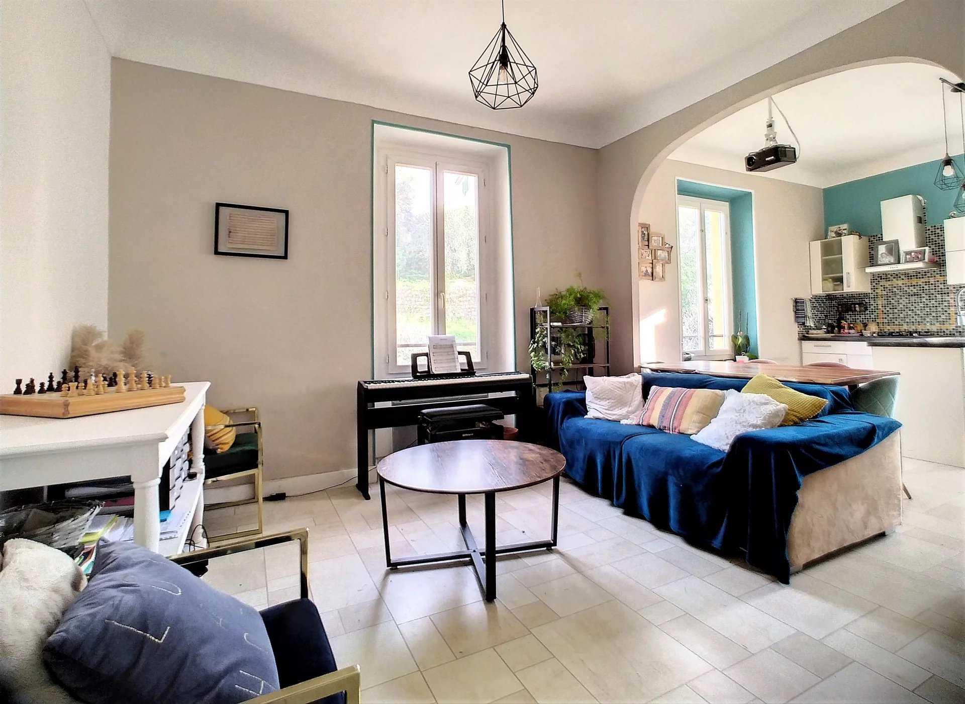 Condominium in Tourrette-Levens, Provence-Alpes-Côte d'Azur 11973437