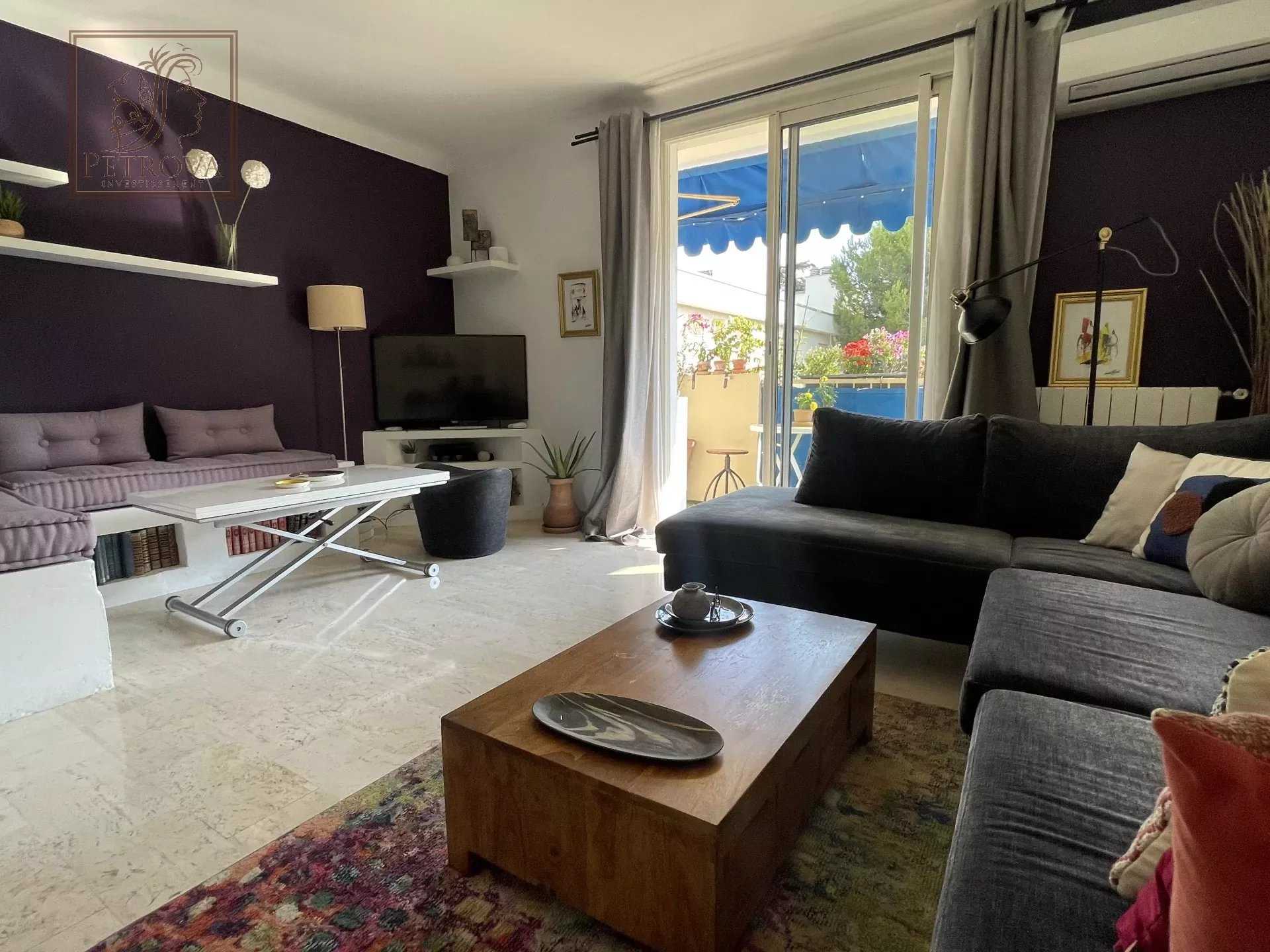 Condominium in La Californië, Provence-Alpes-Côte d'Azur 11973480
