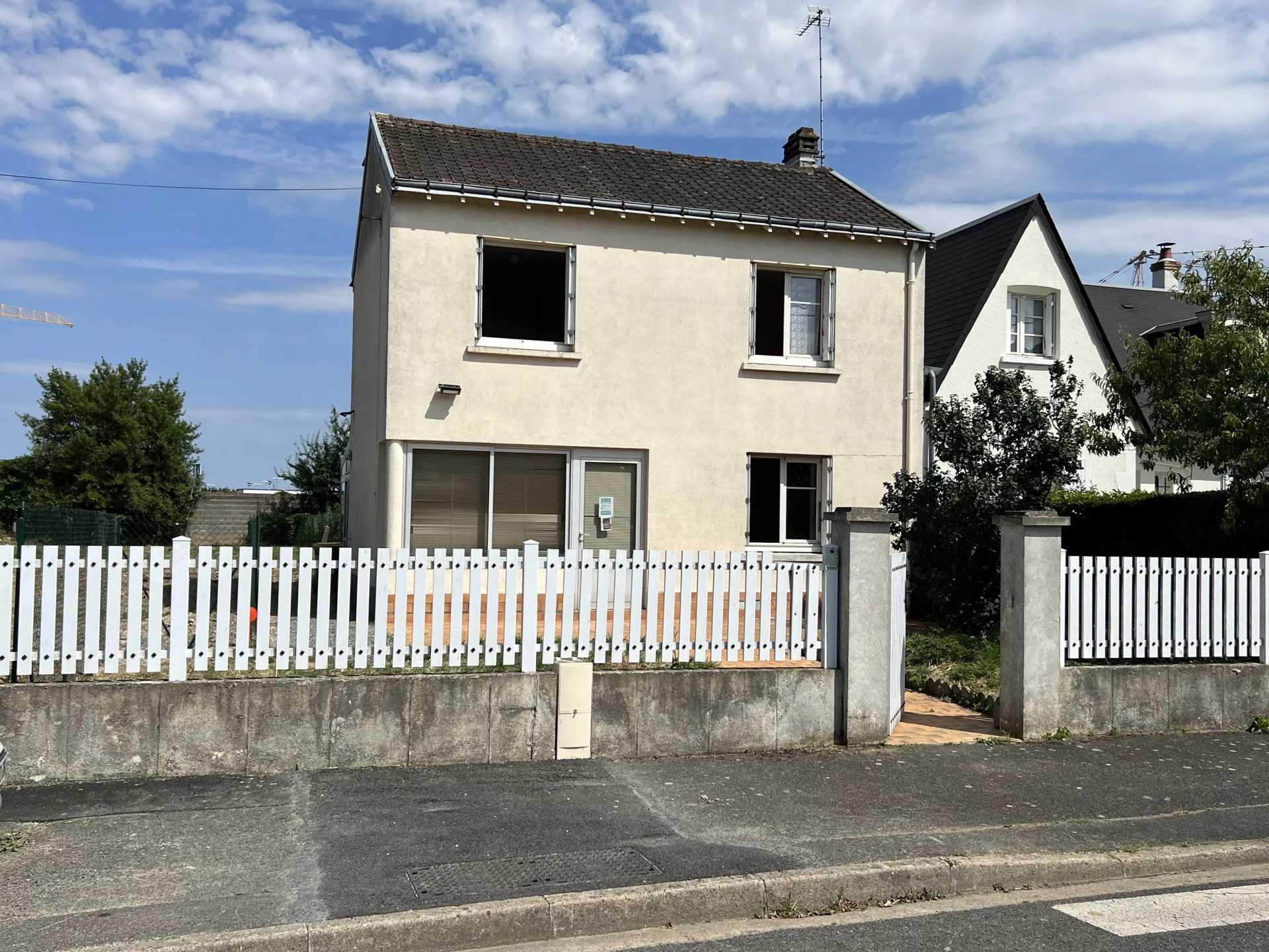 House in Tours, Indre-et-Loire 11973504