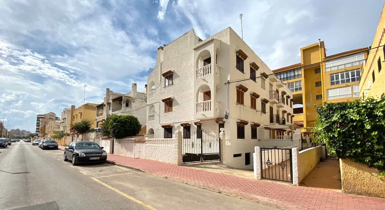 Condominium in Torrelamata, Valencia 11975400