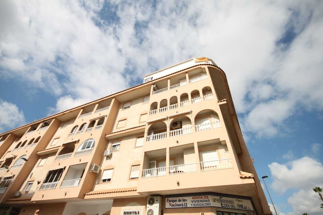 Condominium in Torrevieja, Valencia 11975439