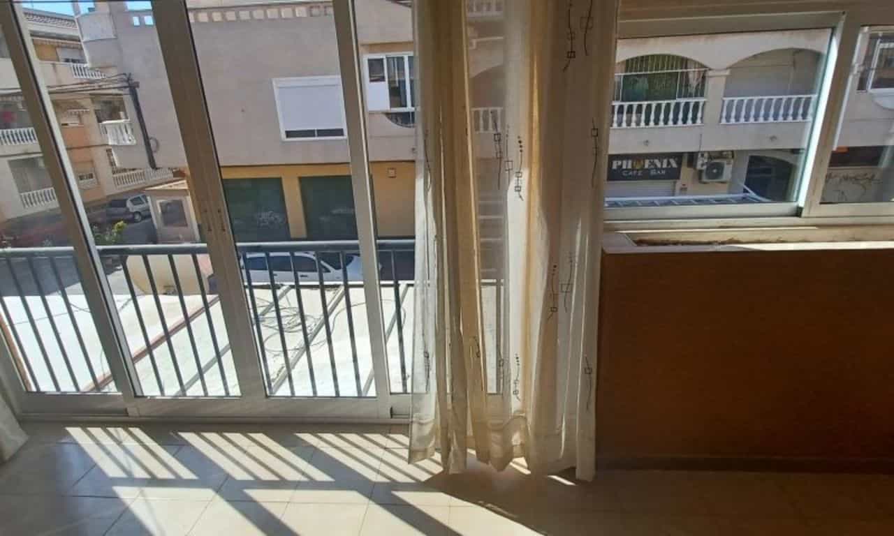 公寓 在 Torrevieja, 巴倫西亞 11976127