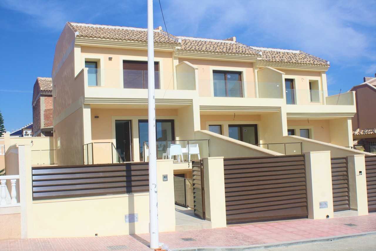 House in Torrevieja, Comunidad Valenciana 11976470