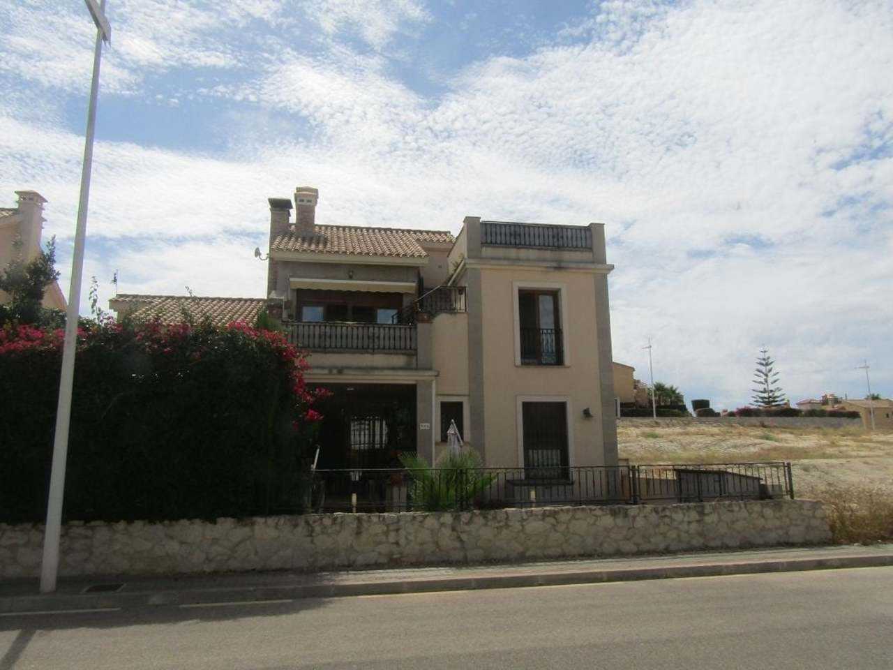 Osakehuoneisto sisään Algorfa, Valencian Community 11976707