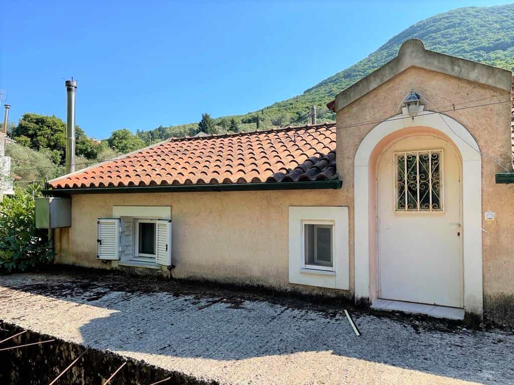 House in Agios Mattheos,  11977346