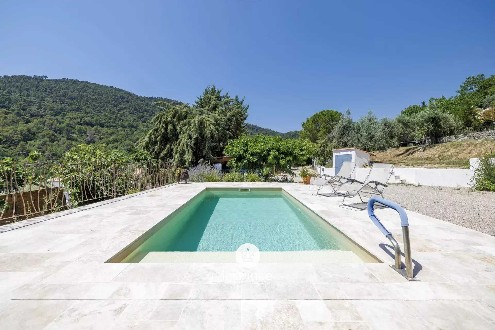 House in Bargemon, Provence-Alpes-Cote d'Azur 11977801