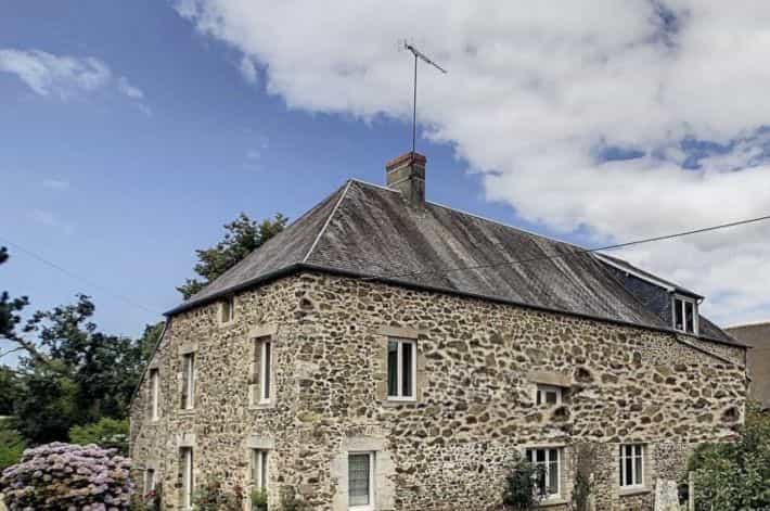 Dom w Saint-Sauveur-Lendelin, Normandia 11977924