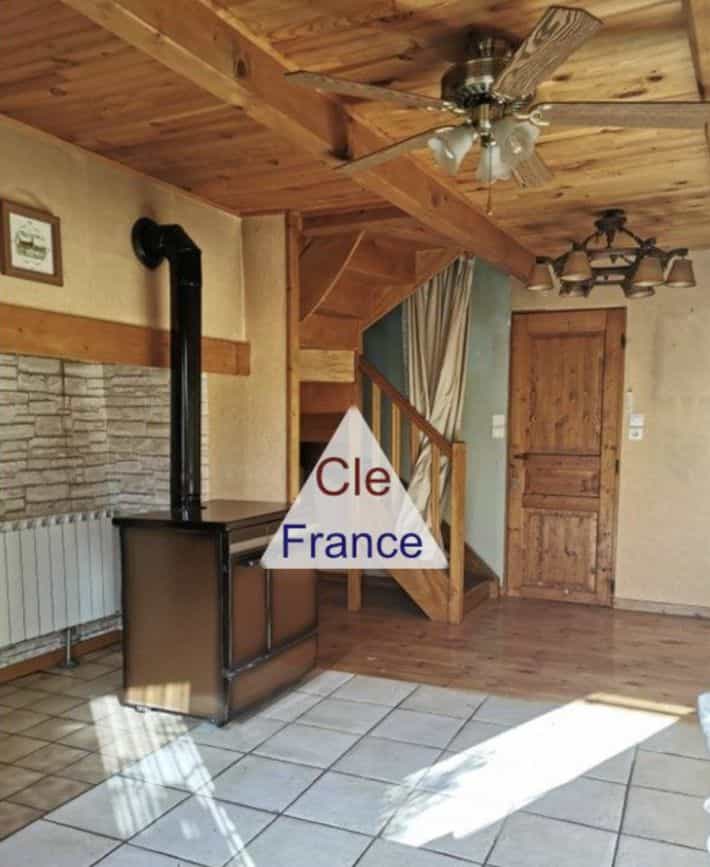 मकान में Saint-Bonnet-prés-Orcival, Auvergne-Rhône-Alpes 11978012