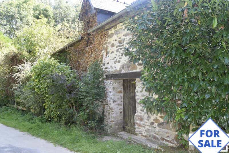 房子 在 Saint-Léonard-des-Bois, Pays de la Loire 11978057