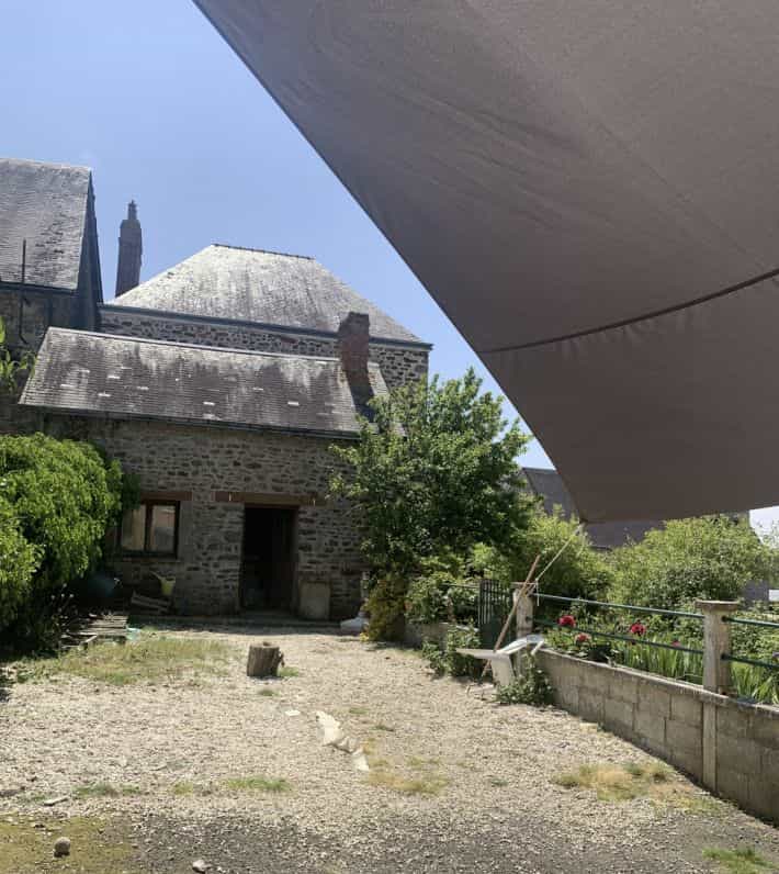 House in Saint-Pierre-des-Nids, Pays de la Loire 11978309