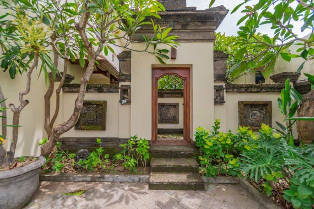 Dom w , Bali 11978566