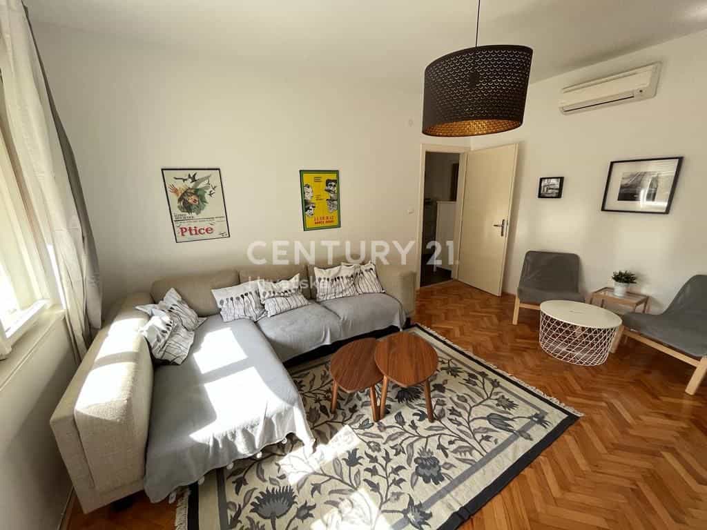 Condominium in Strmen Dolac, Splitsko-Dalmatinska Zupanija 11980403