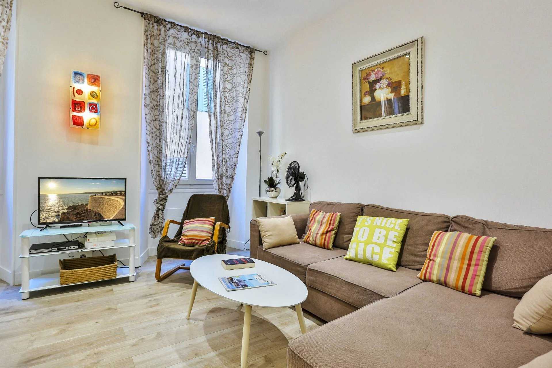 Condominium in Nice, Provence-Alpes-Cote d'Azur 11980683