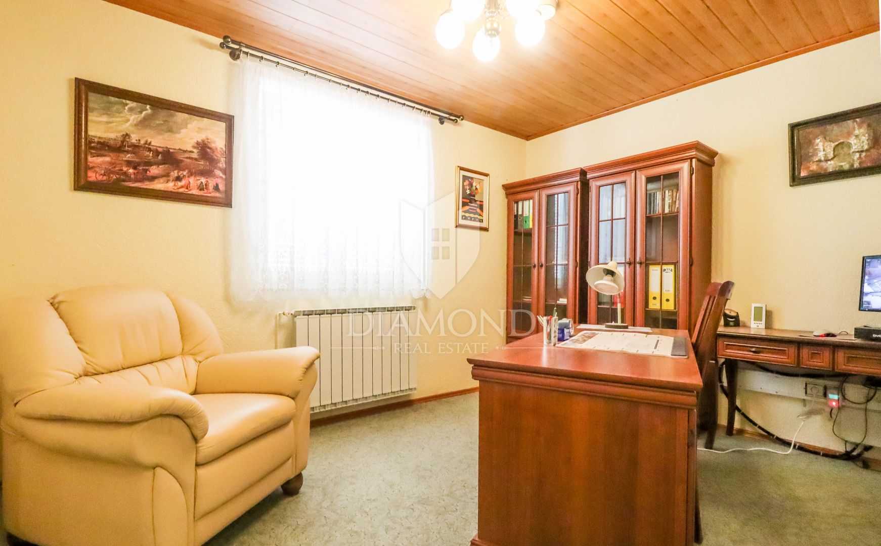 Rumah di Poreč, Istria County 11980934
