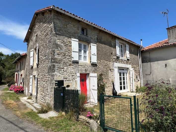 House in Benest, Nouvelle-Aquitaine 11981027