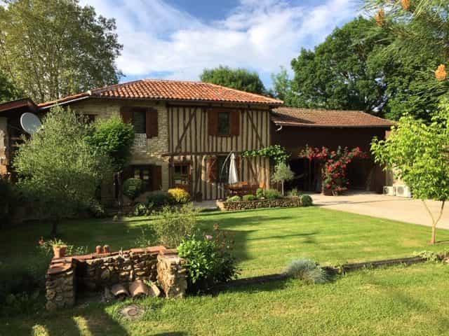 Huis in Castelnau-Magnoac, Occitanië 11981281
