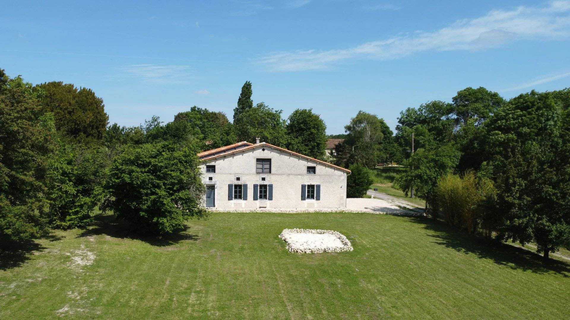 Hus i Montmoreau, Nouvelle-Aquitaine 11981307