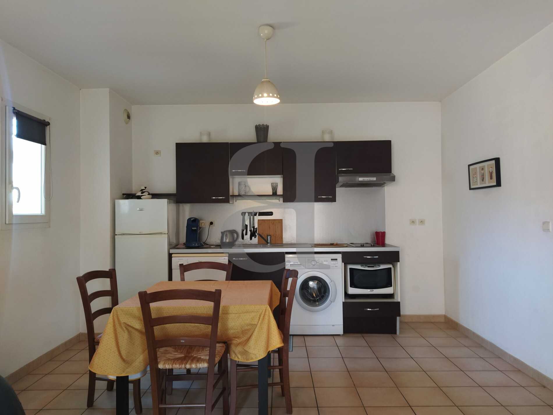 Condominium in L'Isle-sur-la-Sorgue, Provence-Alpes-Cote d'Azur 11981389