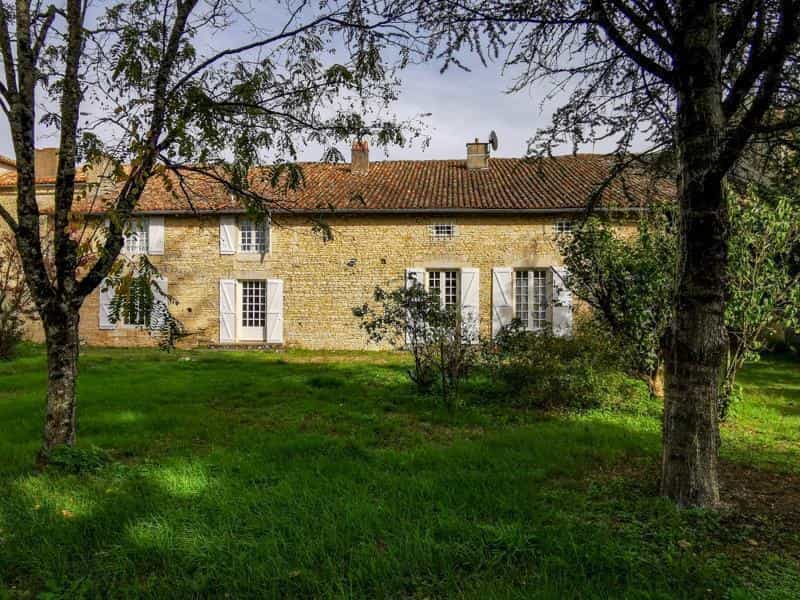 casa no Sauzé-Vaussais, Nouvelle-Aquitaine 11981433