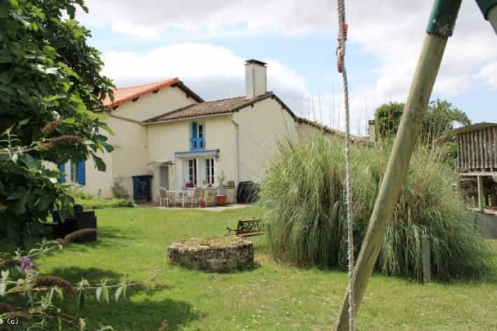 Hus i Villefagnan, Nouvelle-Aquitaine 11981455