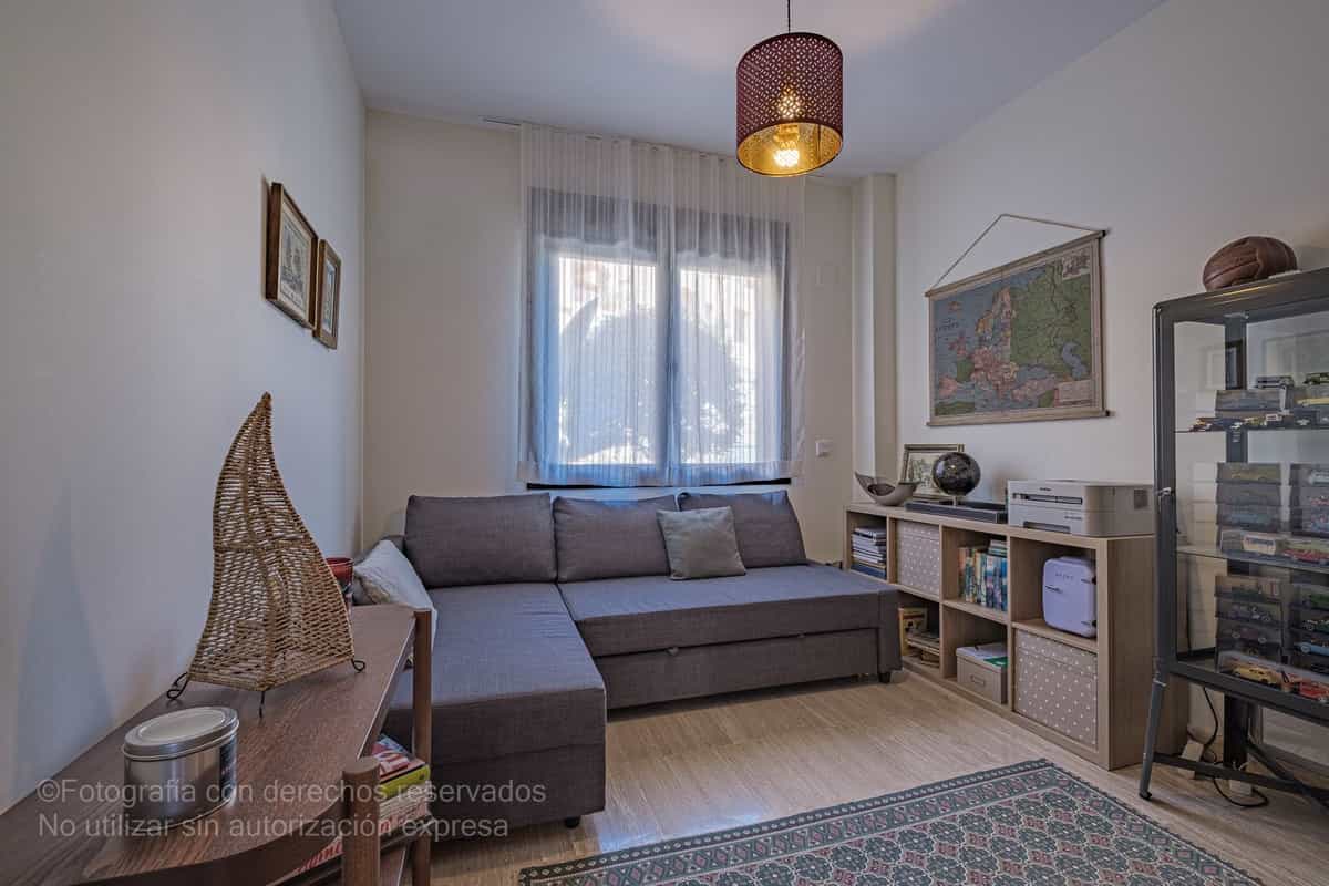 公寓 在 Estepona, Andalucía 11982033
